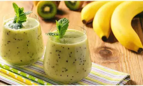 कीवी और केला शेक रेसिपी कीवी और केला शेक रेसिपी