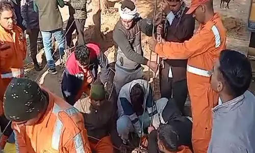 Borewell में गिरे बच्चे की मौत के 46 घंटे बाद भी बचाव कार्य जारी Borewell में गिरे बच्चे की मौत के 46 घंटे बाद भी बचाव कार्य जारी