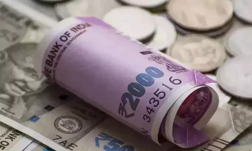 US dollar के मुकाबले रुपया 2 पैसे गिरकर 84.87 के सर्वकालिक निचले स्तर पर US dollar के मुकाबले रुपया 2 पैसे गिरकर 84.87 के सर्वकालिक निचले स्तर पर