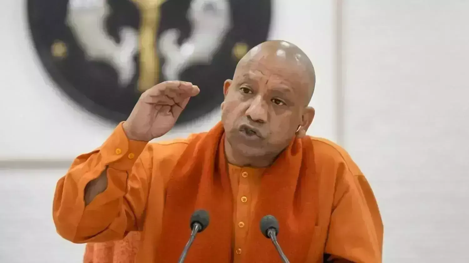 Gorakhpur: अधिकारी अवैध कब्जा करने वाले दबंगों को करारा कानूनी सबक सिखाएं: मुख्यमंत्री योगी Gorakhpur: अधिकारी अवैध कब्जा करने वाले दबंगों को करारा कानूनी सबक सिखाएं: मुख्यमंत्री योगी