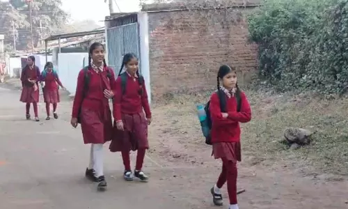 Bhopal: शीतलहर के चलते स्कूलों का समय बदला Bhopal: शीतलहर के चलते स्कूलों का समय बदला