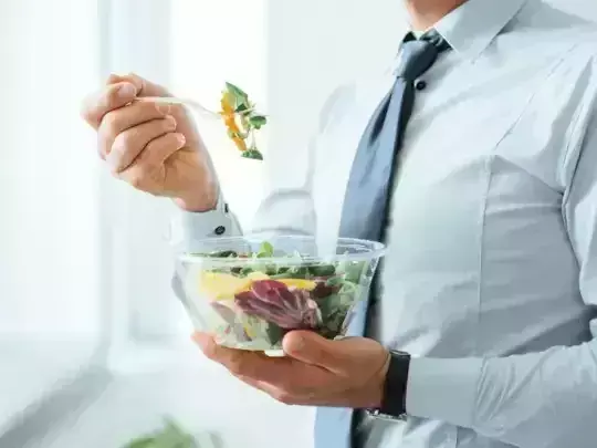 Lifestyle: सलाद खाने के बाद भी कम नहीं हो रहा आपका वजन, सुबह शुरू करें यह काम Lifestyle: सलाद खाने के बाद भी कम नहीं हो रहा आपका वजन, सुबह शुरू करें यह काम