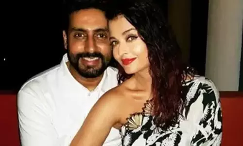 तलाक की अफवाहों के बीच अभिषेक-ऐश्वर्या का रोमांटिक अंदाज तलाक की अफवाहों के बीच अभिषेक-ऐश्वर्या का रोमांटिक अंदाज