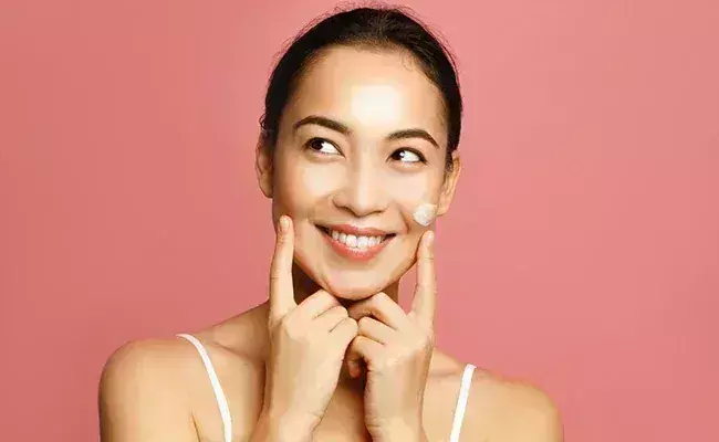 Lifestyle: आप भी बढ़ाना चाहते हैं चेहरे की सुंदरता, तो इस्तेमाल करें यह चीजें Lifestyle: आप भी बढ़ाना चाहते हैं चेहरे की सुंदरता, तो इस्तेमाल करें यह चीजें