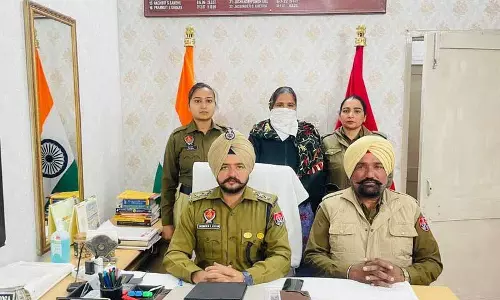 Ludhiana: 550 ग्राम गांजा, 15 ग्राम हेरोइन के साथ महिला गिरफ्तार Ludhiana: 550 ग्राम गांजा, 15 ग्राम हेरोइन के साथ महिला गिरफ्तार