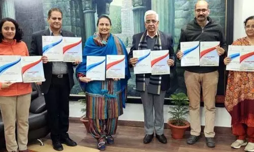 Jammu: कुलपति-जावदन ने जारी किया रिसर्च मैनुअल-2024 Jammu: कुलपति-जावदन ने जारी किया रिसर्च मैनुअल-2024