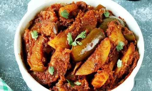 आलू बैंगन की रेसिपी जानिए आलू बैंगन की रेसिपी जानिए