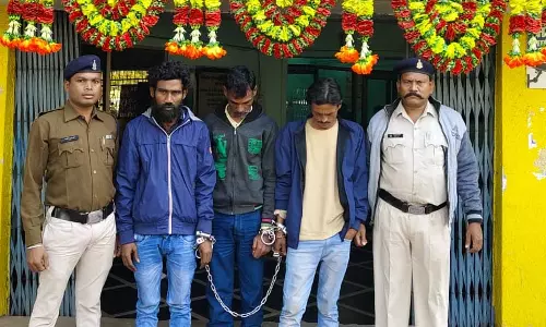 रायपुर में स्विफ्ट कार से हो रही थी गांजा की सप्लाई, तीन तस्कर गिरफ्तार