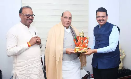 मुख्यमंत्री देवेन्द्र फणनवीस ने की केंद्रीय मंत्री राजनाथ सिंह से मुलाकात मुख्यमंत्री देवेन्द्र फणनवीस ने की केंद्रीय मंत्री राजनाथ सिंह से मुलाकात