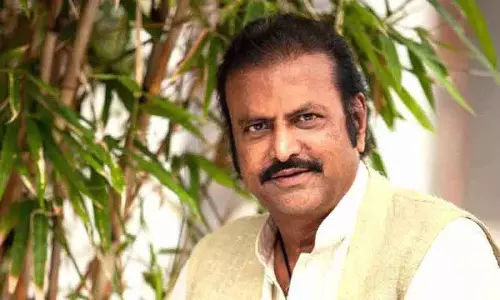 Andhra Pradesh के पत्रकारों ने मोहन बाबू द्वारा पत्रकारों पर किए गए हमले के खिलाफ विरोध प्रदर्शन किया Andhra Pradesh के पत्रकारों ने मोहन बाबू द्वारा पत्रकारों पर किए गए हमले के खिलाफ विरोध प्रदर्शन किया