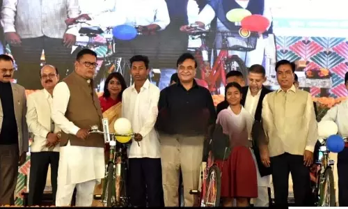 Assam के मुख्यमंत्री ने मेधावी छात्रों को साइकिलें, स्कूटी वितरित कीं Assam के मुख्यमंत्री ने मेधावी छात्रों को साइकिलें, स्कूटी वितरित कीं