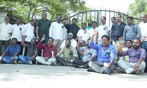 TWJU ने सनाग्रेड्डी कलेक्ट्रेट पर विरोध प्रदर्शन किया