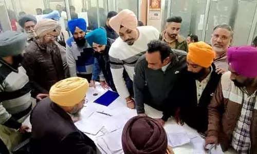 चुनाव लड़ने के इच्छुक उम्मीदवारों की NOC के लिए नगर निगम कार्यालय में लंबी कतारें लगी