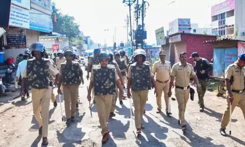 Mumbai: संविधान की प्रतिकृति की तोड़फोड़, परभणी में बंद के दौरान हिंसक हुए लोग