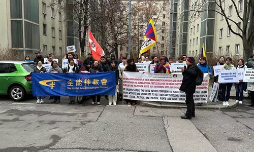 मानवाधिकार दिवस पर वियना में Chinese Embassy के बाहर विरोध प्रदर्शन मानवाधिकार दिवस पर वियना में Chinese Embassy के बाहर विरोध प्रदर्शन