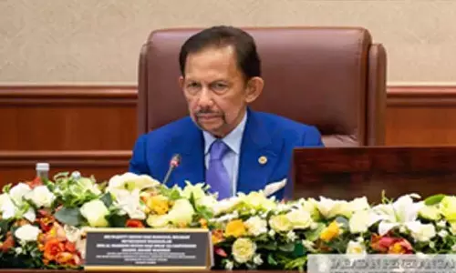 Brunei सुल्तान ने ऊर्जा कंपनियों से एकजुट प्रयास करने का आग्रह किया Brunei सुल्तान ने ऊर्जा कंपनियों से एकजुट प्रयास करने का आग्रह किया
