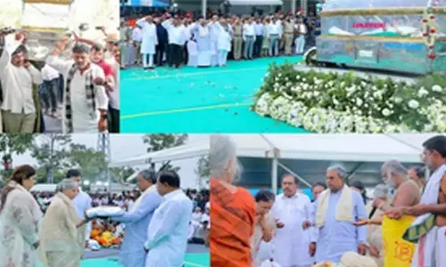 Former कमांडेंट, पद्म विभूषण कृष्णा का कर्नाटक में राजकीय सम्मान के साथ किया अंतिम संस्कार
