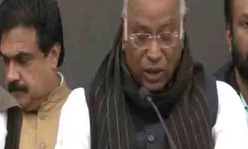 Kharge, इंडिया ब्लॉक नेताओं ने राज्यसभा अध्यक्ष पर लगाए आरोप Kharge, इंडिया ब्लॉक नेताओं ने राज्यसभा अध्यक्ष पर लगाए आरोप