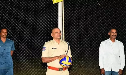 SP T. श्रीनिवास राव ने पुलिस कर्मियों के लिए अत्याधुनिक वॉलीबॉल कोर्ट का किया उद्घाटन
