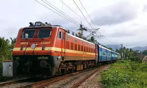 Kerala: सबरीमाला सीजन के लिए 3 विशेष ट्रेनों की शुरुआत Kerala: सबरीमाला सीजन के लिए 3 विशेष ट्रेनों की शुरुआत