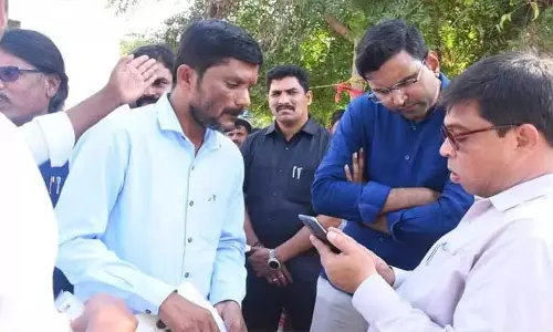 District कलेक्टर ने अधिकारियों को धान खरीद प्रक्रिया में तेजी लाने के निर्देश दिए