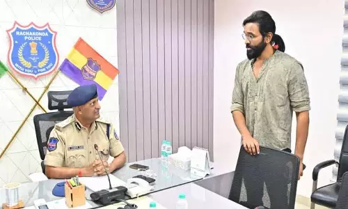 Manchu विष्णु ने रचाकोंडा आयुक्त जी सुधीर बाबू से मुलाकात की Manchu विष्णु ने रचाकोंडा आयुक्त जी सुधीर बाबू से मुलाकात की