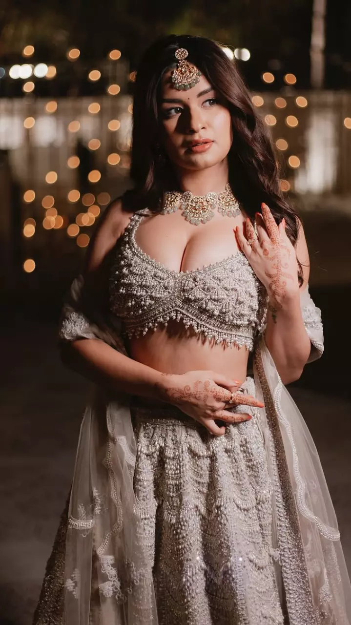 अवनीत कौर की ट्रेडिशनल लुक
