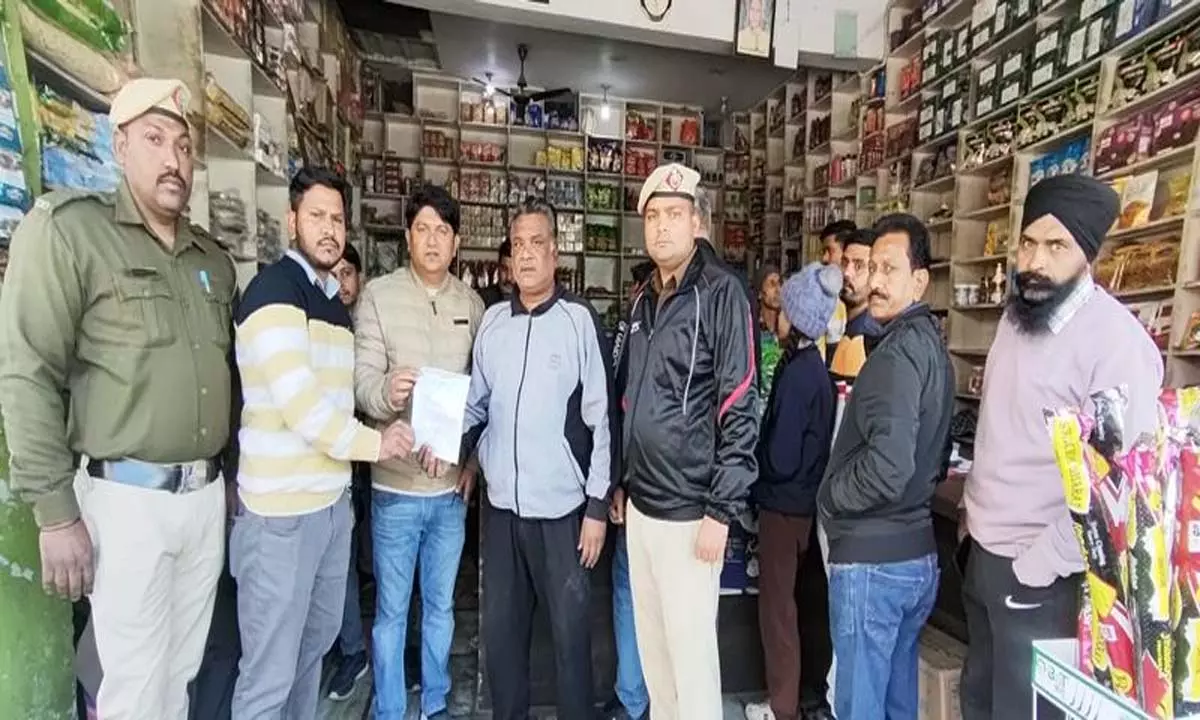 Haryana: प्रतिबंधित पॉलीथिन बैग का उपयोग करने पर 7 दुकानदारों का चालान Haryana: प्रतिबंधित पॉलीथिन बैग का उपयोग करने पर 7 दुकानदारों का चालान