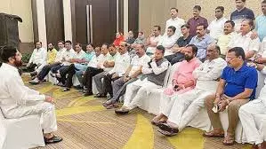 Sena विधायकों में मंत्री पद और अध्यक्ष पद के लिए होड़ Sena विधायकों में मंत्री पद और अध्यक्ष पद के लिए होड़