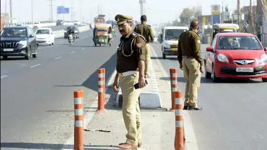 Ghaziabad: एनएच-9 पर अज्ञात वाहन की चपेट , तीन लोगों की मौत, एक घायल Ghaziabad: एनएच-9 पर अज्ञात वाहन की चपेट , तीन लोगों की मौत, एक घायल