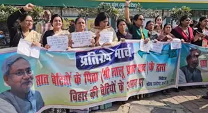 लालू प्रसाद यादव 7 बेटियों के पिता..., जेडीयू ने आंख सेंकने वाले बयान पर घेरा लालू प्रसाद यादव 7 बेटियों के पिता..., जेडीयू ने आंख सेंकने वाले बयान पर घेरा