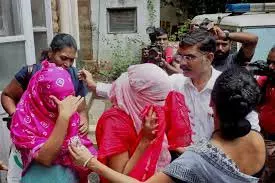 HC बायकुला जेल कैदी की हत्या मामले में महिला कांस्टेबल को जमानत HC बायकुला जेल कैदी की हत्या मामले में महिला कांस्टेबल को जमानत