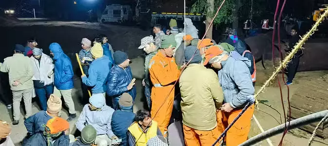 ‘बच्चा किसी हार्ड ऑबजेक्ट से टकराया’, बोरवेल में गिरे आर्यन की मौत पर बोले CMO ‘बच्चा किसी हार्ड ऑबजेक्ट से टकराया’, बोरवेल में गिरे आर्यन की मौत पर बोले CMO