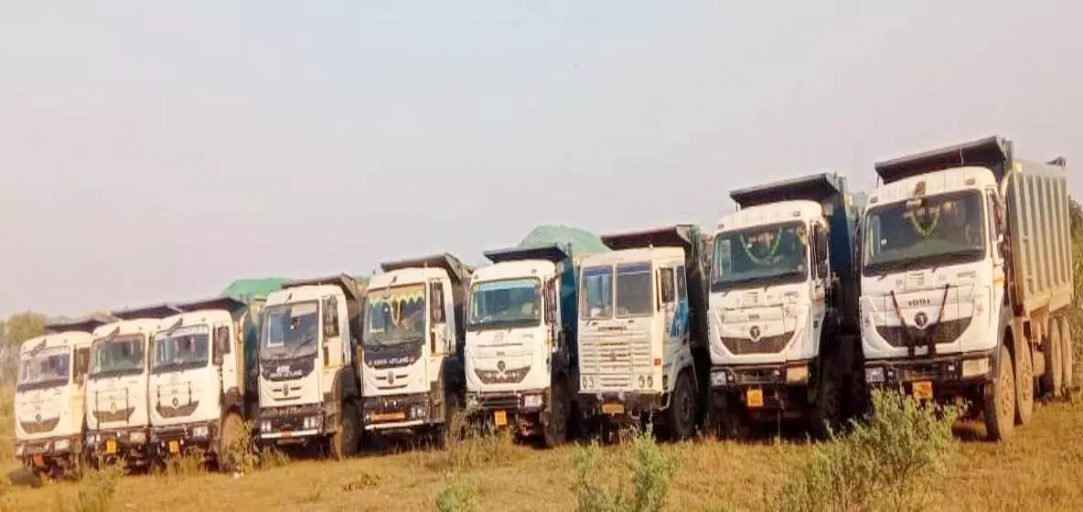 13 हाईवा जब्त, गिट्टी और रेत के अवैध परिवहन पर कार्रवाई 13 हाईवा जब्त, गिट्टी और रेत के अवैध परिवहन पर कार्रवाई
