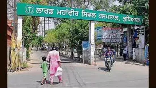 Ludhiana: सिविल अस्पताल की कैंटीन से नमूने एकत्र किए गए Ludhiana: सिविल अस्पताल की कैंटीन से नमूने एकत्र किए गए