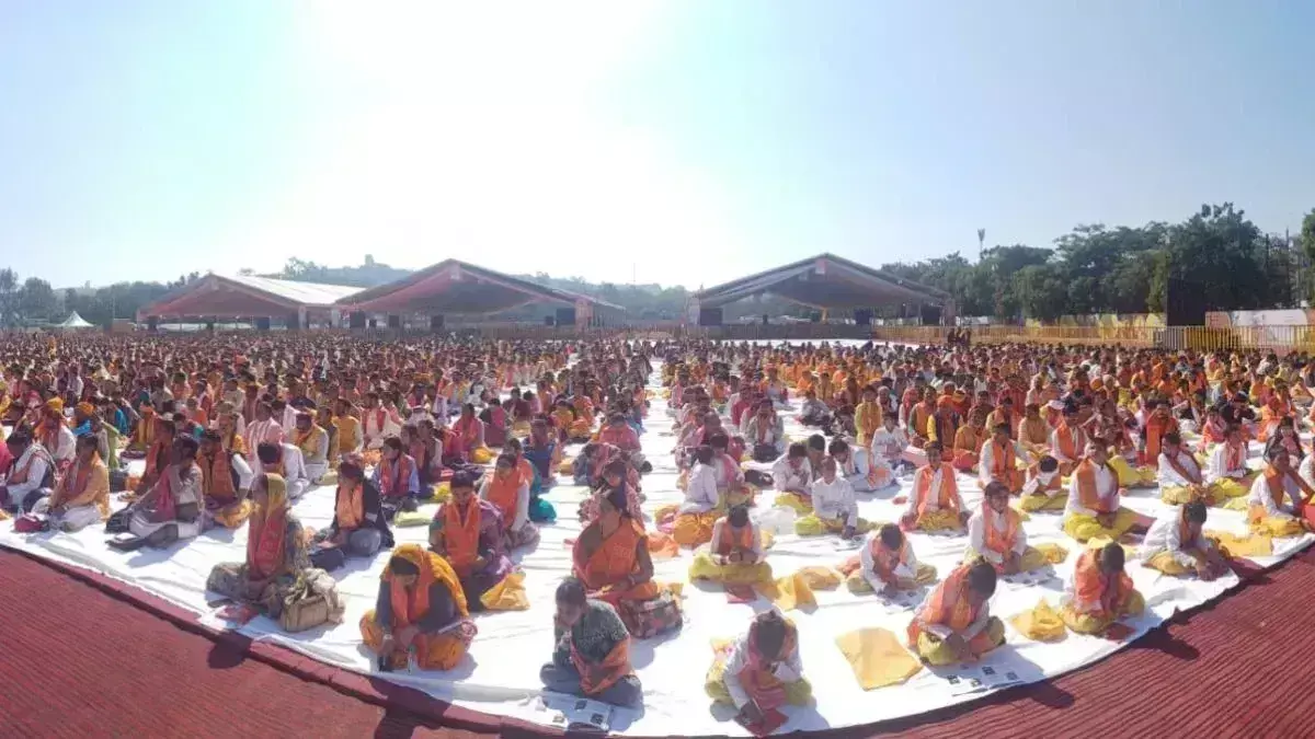 Bhopal में गीता जयंती पर बना गीता पाठ का वर्ल्ड रिकॉर्ड Bhopal में गीता जयंती पर बना गीता पाठ का वर्ल्ड रिकॉर्ड