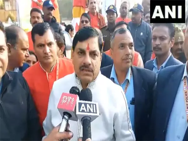 MP CM ने उज्जैन में योग शिविर में भाग लिया MP CM ने उज्जैन में योग शिविर में भाग लिया