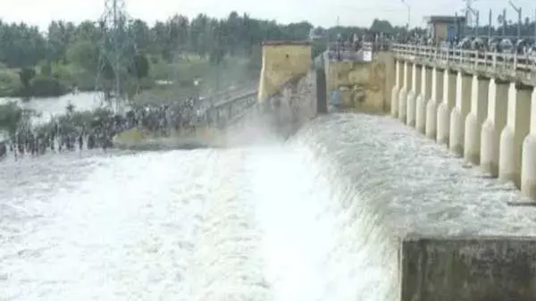 सेम्बारामबक्कम झील का जल स्तर तेजी से बढ़ रहा.. 22 फीट तक पहुंच गया सेम्बारामबक्कम झील का जल स्तर तेजी से बढ़ रहा.. 22 फीट तक पहुंच गया