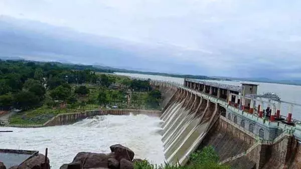 मूसलाधार बारिश.. हटनूर बांध से छोड़ा गया 13,000 क्यूबिक फीट पानी मूसलाधार बारिश.. हटनूर बांध से छोड़ा गया 13,000 क्यूबिक फीट पानी