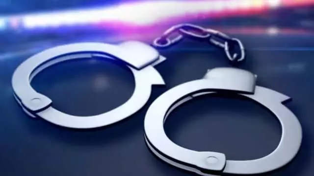 Assam : कच्चे तेल की चोरी मामले में चार गिरफ्तार Assam : कच्चे तेल की चोरी मामले में चार गिरफ्तार