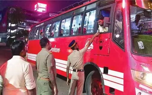Kerala : कोझिकोड में 788 यातायात उल्लंघन उजागर हुए Kerala : कोझिकोड में 788 यातायात उल्लंघन उजागर हुए