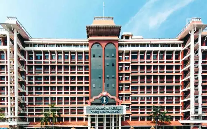 Kerala हाईकोर्ट ने स्थानीय निकाय सचिवों से कहा Kerala हाईकोर्ट ने स्थानीय निकाय सचिवों से कहा