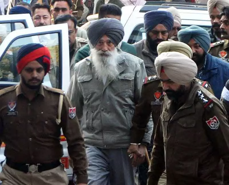 Punjab: चौरा की पुलिस रिमांड फिर बढ़ाई गई Punjab: चौरा की पुलिस रिमांड फिर बढ़ाई गई