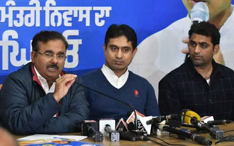 Punjab: कांग्रेस ने उम्मीदवारों के ‘उत्पीड़न’ को लेकर चुनाव आयोग में नई शिकायत दर्ज कराई Punjab: कांग्रेस ने उम्मीदवारों के ‘उत्पीड़न’ को लेकर चुनाव आयोग में नई शिकायत दर्ज कराई