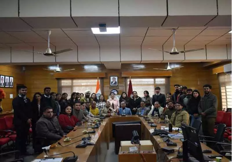 Himachal: अंतर्राष्ट्रीय मानवाधिकार दिवस पर विधि विश्वविद्यालय में विशेष व्याख्यान का आयोजन Himachal: अंतर्राष्ट्रीय मानवाधिकार दिवस पर विधि विश्वविद्यालय में विशेष व्याख्यान का आयोजन