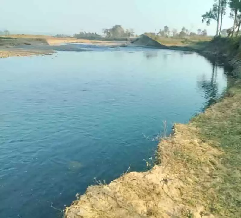 Tokiyan में ढहे तटबंध से ग्रामीणों और कृषि भूमि को खतरा Tokiyan में ढहे तटबंध से ग्रामीणों और कृषि भूमि को खतरा