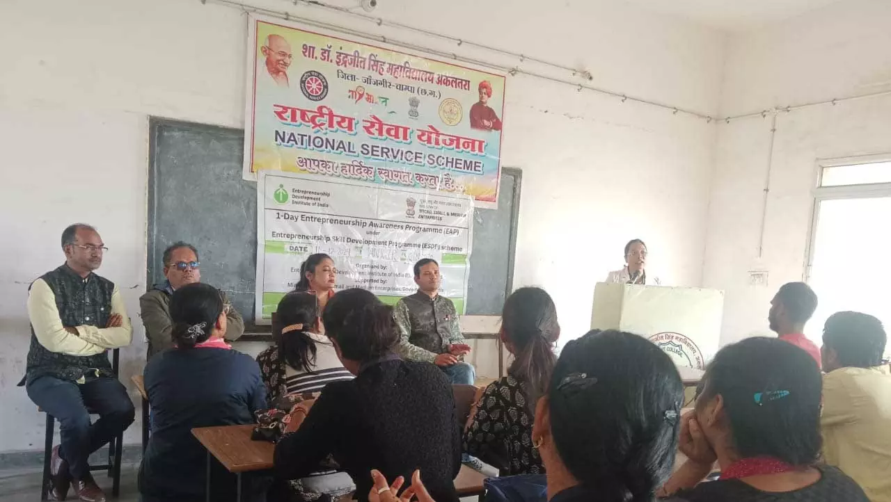 लघु उद्योग कर आप आत्मनिर्भर बन सकते हैं : डॉ मनेंद्र मेहता लघु उद्योग कर आप आत्मनिर्भर बन सकते हैं : डॉ मनेंद्र मेहता