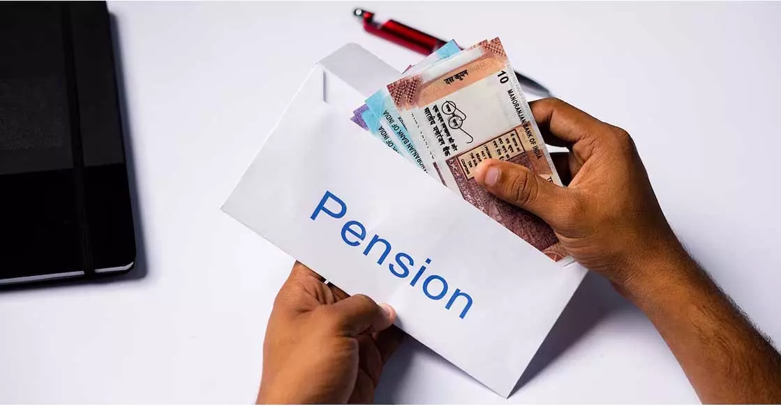 Kerala हाईकोर्ट ने ईपीएफओ को पेंशन गणना में वेतन Kerala हाईकोर्ट ने ईपीएफओ को पेंशन गणना में वेतन