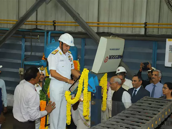 Kattupalli Shipyard में दूसरे बेड़े के सहायक जहाज का स्टील कटिंग समारोह आयोजित Kattupalli Shipyard में दूसरे बेड़े के सहायक जहाज का स्टील कटिंग समारोह आयोजित