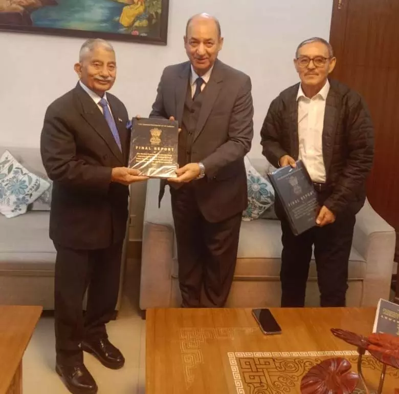 लद्दाख आरक्षण पैनल ने LG को अंतिम रिपोर्ट सौंपी लद्दाख आरक्षण पैनल ने LG को अंतिम रिपोर्ट सौंपी